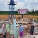 Wadir Polairud Polda Jambi, AKBP Abilio, bersama warga membangun menara tandon air bersih dan merenovasi rumah warga sebagai bagian dari program sosial menyambut Hari Bhayangkara ke-78, Sabtu (28/6/2025). (Dok. Daus)
