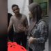 Sejumlah warga dan petugas saat berada di lokasi bengkel tempat kejadian ledakan ban yang menewaskan Kelvan Sihaloho (23), Rabu malam (2/6/2025), di Tempino, Kecamatan Mestong, Kabupaten Muaro Jambi. (Dok ,Stepanus)