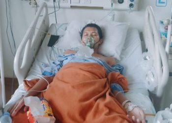 Atlet taekwondo Jambi, Oki Yusmika, menjalani perawatan intensif di rumah sakit setelah didiagnosis kanker tulang Sarkoma yang menyebabkan amputasi kaki. (US)
