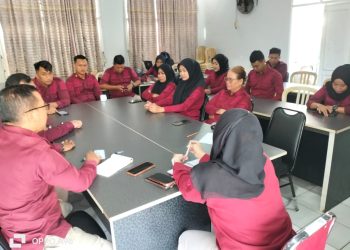 Pegawai Bapas Kelas I Jambi menggelar rapat koordinasi persiapan Pelatihan Menjahit Gelombang Kedua di Aula Bapas Jambi, Kamis (3/7/2025). (Dok. Nahar)
