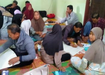 Suasana diskusi kelompok dalam kegiatan Pendidikan Kader Rakyat Dasar (PKRD) yang digelar Yayasan Keadilan Rakyat (YKR) Jambi, Sabtu (6/7/2025). (Dok. Daus)