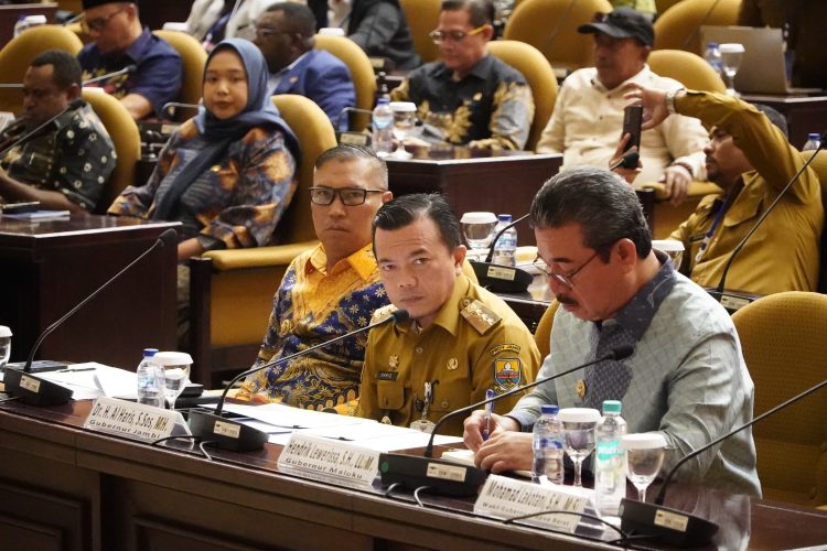 Gubernur Jambi, Al Haris (tengah), menyampaikan paparan terkait penataan ruang dalam acara Diseminasi BULD DPD RI di Kompleks Parlemen, Jakarta, Senin (14/7/2025) (Dok.Humas)