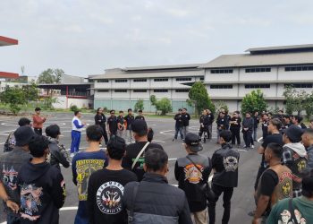 Sejumlah peserta komunitas motor dari berbagai klub berkumpul di area Safety Riding Center Sinsen, Jambi, dalam kegiatan Rockin Brotherhood yang digelar Jambi CBR Club, Sabtu (13/7/2025). (Dok. Yola)