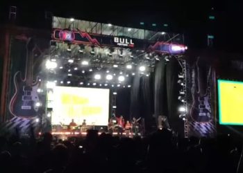 Ribuan pengunjung memadati Bandara Lama Jambi dalam konser Bullmotion Unity Fest 2025, Rabu (2/7/2025). (Dok. Stepanus)