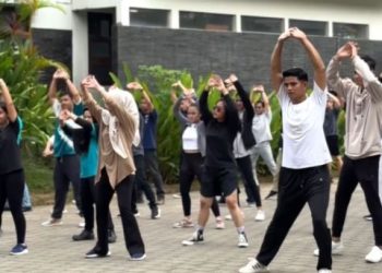 Sejumlah peserta mengikuti senam sehat yang digelar Rumah Kito Resort Hotel Jambi, Minggu (27/7/2025) (Dok. Yola)