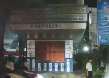 Pos Polisi di Simpang Empat Bank Indonesia, Kota Jambi, terbakar usai aksi demonstrasi Aliansi Masyarakat Sipil dan Mahasiswa Jambi Melawan, Jumat (29/8/2025) malam (dok.Nahar)