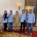 Ketua KI Jambi Ahmad Taufiq Helmi bersama jajaran komisioner berpose dengan Gubernur Jambi seusai audiensi di Rumah Dinas Gubernur, Ancol, Senin (25/8/2025). (Dok. Daus)