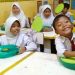Siswa sekolah dasar di Kota Jambi mengikuti program Makan Bergizi Gratis (MBG).Rabu (20/8/2025). (Dok. Yola)
