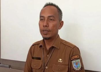 Kepala Dinas Perumahan dan Kawasan Permukiman (Perkim) Kota Jambi, Mahruzar, memberikan keterangan terkait pemutakhiran data kawasan kumuh di Kota Jambi, Kamis (21/8/2025). (Dok Stepanus)