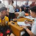 Seorang atlet bela diri Jambi menjalani pemeriksaan kesehatan yang dilakukan tim medis KONI Provinsi Jambi di Aula KONI Jambi, Jumat (22/8/2025), sebagai persiapan menuju PON Bela Diri 2025 di Kudus, Jawa Tengah. (Dok,. Daus)