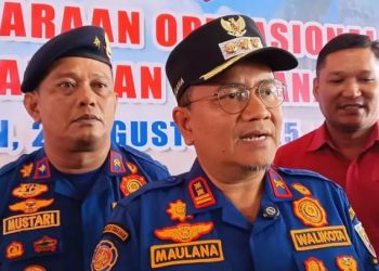 Wali Kota Jambi Maulana didampingi Kepala Dinas Damkartan Mustari Affandi saat memberikan keterangan di Kantor Damkartan Kota Jambi, Senin (25/8/2025). (Dok. Stepanus)