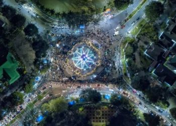 Suasana malam di kawasan Tugu Keris Siginjai, Kota Jambi (Dok. Instagram @jambiku)