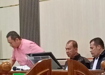 Sidang perdana kasus dugaan korupsi dana investasi Rp105 miliar PT Prosympac Agro Lestari (PT PAL) di Pengadilan Negeri Jambi, Kamis (28/8/2025). (Dok. Nahar)