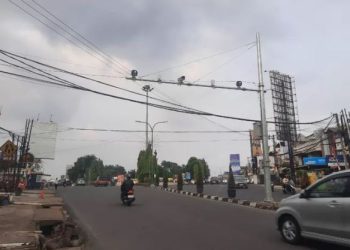 Kamera ETLE baru terpasang di salah satu ruas jalan Kota Jambi. (Dok. Nahar)