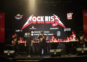 Penampilan 7Silent dalam gelaran Rock Rise Vol. 5 yang berlangsung di panggung utama Festival Batanghari 2025, RTH Putri Pinang Masak, Kota Jambi, Selasa (5/8/2025) malam (dok.nahar)