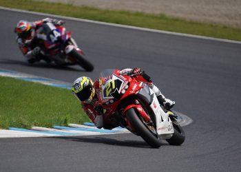 Pebalap Astra Honda Racing Team melaju kencang saat sesi latihan Asia Road Racing Championship (ARRC). (Dok.Sinsen)