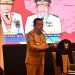 Gubernur Jambi Al Haris menyampaikan arahan dalam Rapat Koordinasi Forkopimda se-Provinsi Jambi di Swiss-Belhotel, Kota Jambi, Kamis (14/8/2025)(dok.Erit - Kominfo)
-