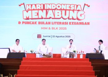 Menko Perekonomian Airlangga Hartarto bersama Wakil Ketua Dewan Komisioner OJK Mirza Adityaswara, Kepala Eksekutif OJK Friderica Widyasari Dewi, dan Gubernur Jawa Barat Dedi Mulyadi dalam acara Hari Indonesia Menabung dan Puncak Bulan Literasi Keuangan 2025 di Gedung Dhanapala, Jakarta, Jumat (22/8/2025)(dok. Humas OJK Jambi)
