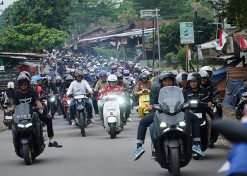 Gubernur Jambi Al Haris bersama Forkopimda memimpin ratusan rider komunitas motor dalam kegiatan Sunmori Merdeka memperingati HUT ke-80 RI, Minggu (24/8/2025). (Dok. Yola)