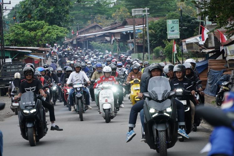 Gubernur Jambi Al Haris bersama Forkopimda memimpin ratusan rider komunitas motor dalam kegiatan Sunmori Merdeka memperingati HUT ke-80 RI, Minggu (24/8/2025). (Dok. Yola)