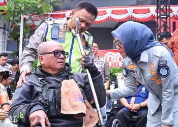 Kakorlantas Polri Irjen Pol Agus Suryo Nugroho bersama Plt Dirut Jasa Raharja Dewi Aryani Suzana saat menghadiri acara Retrospeksi Korban Kecelakaan di CFD Jakarta, Minggu (24/8/2025).(dok. Humas)