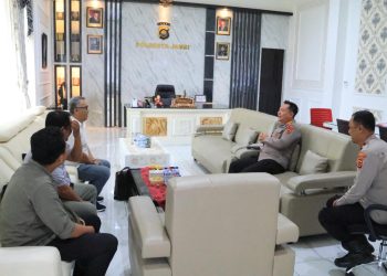 Kapolresta Jambi Kombes Pol Boy Sutan Binanga Siregar menerima audiensi jajaran Bea Cukai Jambi di ruang kerjanya, Selasa (26/8/2025) (Dok.Nahar)