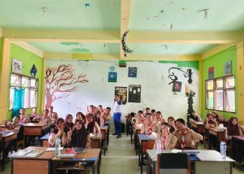 Pelajar di Jambi mengikuti edukasi Safety Riding yang digelar PT Sinar Sentosa Primatama (Sinsen), main dealer sepeda motor Honda di Jambi. (Dok. Daus) 