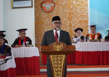 Sekda Provinsi Jambi, Dr. H. Sudirman, SH., MH., memberikan sambutan pada Wisuda ke-119 Universitas Jambi di Balairung Unja, Mendalo, Kabupaten Muaro Jambi, Kamis (28/8/2025). (Dok.Daus)