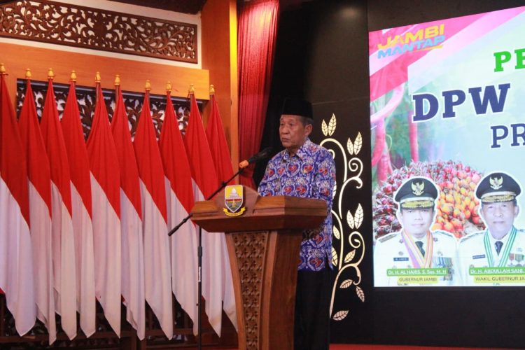 Wakil Gubernur Jambi Abdullah Sani menyampaikan sambutan pada pengukuhan DPW Perhiptani Provinsi Jambi Masa Bakti 2023–2028 di Auditorium Rumah Dinas Gubernur Jambi, Jumat (29/8/2025). (Dok.Erit - kominfo)