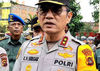 Kapolda Jambi Irjen Pol Krisno H Siregar menyampaikan sikap tegas kepolisian terkait kericuhan demonstrasi di Gedung DPRD Provinsi Jambi, Jumat (29/8/2025). (Dok.Nahar)