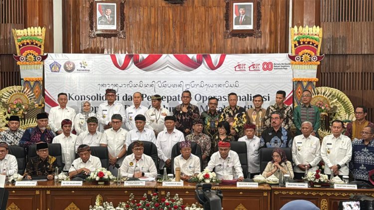 Gubernur Jambi Al Haris bersama sejumlah menteri dan kepala daerah menghadiri Rapat Konsolidasi Nasional dan Percepatan Operasionalisasi Koperasi Desa/Kelurahan Merah Putih di Kantor Gubernur Bali, Jumat (8/8/2025). (Foto: Diskominfo Provinsi Jambi)