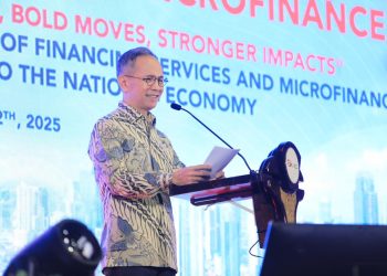Ketua Dewan Komisioner OJK Mahendra Siregar menyampaikan sambutan pada pembukaan National Forum of Financing Services and Microfinance 2025 di Jakarta, Selasa (12/8/2025). (Dok. Humas OJK Jambi)