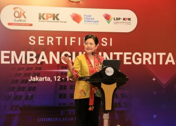 Ketua Dewan Audit OJK, Sophia Wattimena, memberikan sambutan pada pembukaan Sertifikasi Ahli Pembangun Integritas (API) di Kantor OJK Wisma Mulia 2, Jakarta, Selasa (12/8/2025). (Dok. Humas OJK Jambi)