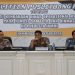 "Ketua Tim Puslitbang Polri Kombes Pol Guno Pitoyo (tengah) bersama jajaran saat memimpin penelitian evaluasi kendaraan dinas operasional pada fungsi Samapta dan Binmas di Polresta Jambi, Rabu (13/8/2025). (Dok. Humas)