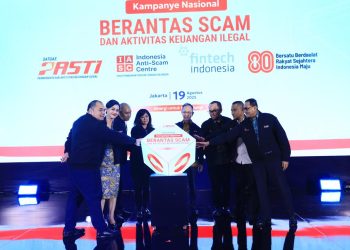 Ketua Dewan Komisioner OJK Mahendra Siregar bersama jajaran Satgas PASTI dan perwakilan kementerian/lembaga meluncurkan Kampanye Nasional Berantas Scam dan Aktivitas Keuangan Ilegal di Jakarta, Selasa (19/8/2025). (Dok. Agus Humas OJK Jambi)