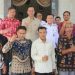 Gubernur Jambi Al Haris mendampingi Menteri Transmigrasi RI Muhammad Iftitah Sulaiman Suryanagara saat audiensi penyelesaian permasalahan Transmigrasi Swakarsa Mandiri (TSM) IV Gelam Baru di Rumah Dinas Bupati Muaro Jambi, Rabu (20/8/2025). (Dok. Stepanus)