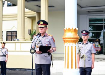Kapolda Jambi Irjen Pol Krisno H. Siregar memimpin Upacara Hari Juang Polri 2025 di Lapangan Hitam Mapolda Jambi, Kamis (21/8/2025). (Dok. Humas)