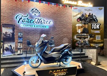 Motor Yamaha NMAX Turbo dipamerkan di Foresthree Coffee & Kitchen Jambi, salah satu lokasi promo perayaan 10 tahun Yamaha Maxi (Dok. Yola)