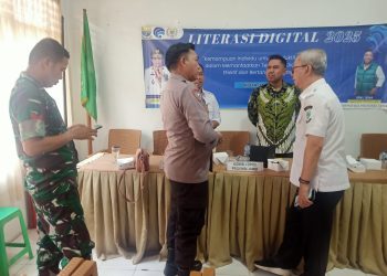 Anggota Polresta Jambi bersama jajaran dan perwakilan instansi terkait menghadiri kegiatan Literasi Digital 2025 yang digelar Diskominfo Provinsi Jambi di Kota Jambi, Selasa (27/8/2025). (Dok. Nahar)