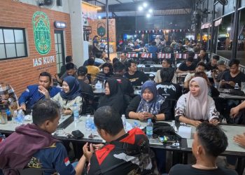 Suasana hangat gathering komunitas Honda Jambi dalam rangkaian acara BeAT and Battle Big Bang 2025 di Café Jas Kupi, Rabu (27/8/2025). (Dok, Yola)