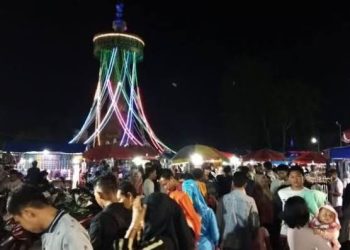 Suasana malam di kawasan tugu keris kota jambi (Dok.Stepanus)