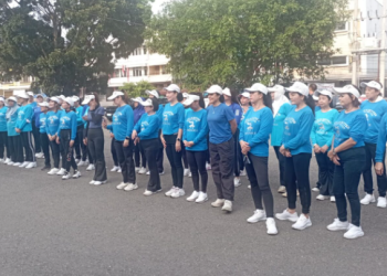 Peserta mengenakan seragam biru mengikuti senam bersama dalam rangka peringatan Hari Olahraga Nasional (Haornas) 2025 yang digelar KONI Provinsi Jambi di halaman Kantor KONI, Selasa (9/9/2025). (Dok. Daus)
