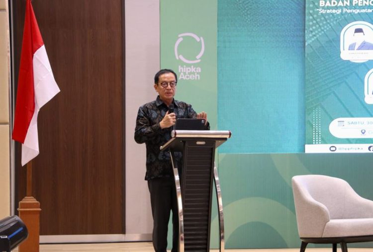 Kepala Eksekutif Pengawas Perbankan OJK Dian Ediana Rae menyampaikan perkembangan industri keuangan syariah nasional dalam pertemuan dengan pengusaha dan pelaku perbankan syariah di Aceh, Sabtu (30/8/2025). (Dok. Agus - Humas OJK Jambi)