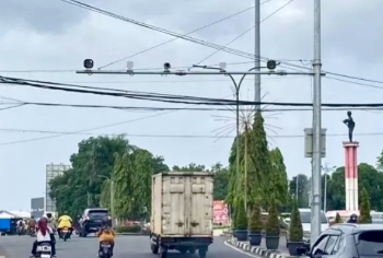 Kamera tilang elektronik (ETLE) terpasang di salah satu ruas jalan Kota Jambi untuk memantau pelanggaran lalu lintas secara real time. (Dok. Nahar)