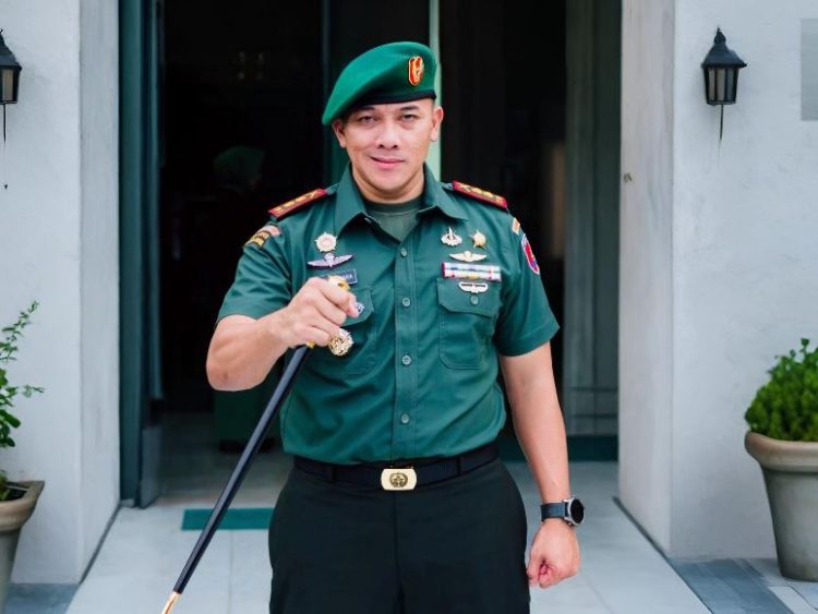 Letkol Inf Putra Negara, S.H., M.Han resmi menjabat sebagai Komandan Kodim 0415/Jambi usai upacara serah terima jabatan di bawah pimpinan Danrem 042/Gapu Brigjen TNI Heri Purwanto, Sabtu (30/8/2025). (Dok. Nahar)