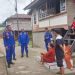 Dirpolairud Polda Jambi Kombes Pol Agus Tri Waluyo berbincang dengan warga Pulau Pandan saat kegiatan sambang masyarakat, Kamis (4/9/2024). (Dok. Nahar)