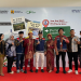Manajemen Hutama Karya bersama tamu undangan berfoto bersama di Rest Area Tol Indrapura–Kisaran KM 119 dalam rangka perayaan Hari Pelanggan Nasional 2025.(Dok. HK)