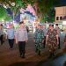 Kapolda Jambi Irjen Pol Krisno H. Siregar bersama Danrem 042/Gapu Brigjen TNI Heri Purwanto memimpin patroli gabungan skala besar di Kota Jambi, Senin malam (1/9/2025). (Dok, Nahar)