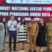 Asisten Direktur OJK Provinsi Jambi, Septarini Geminastitie, bersama Wali Kota Jambi Maulana dan perbankan saat peluncuran program Product Matching UMKM di Aula Griya Mayang, Kota Jambi, Senin (22/9/2025) (Dok, Daus)
