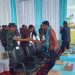 Pabung Kodim 0417/Kerinci Mayor Inf Widi Purwoko bersalaman dengan peserta saat menghadiri Bimtek dan Jambore BPD se-Provinsi Jambi di Lapangan M10 Kayu Aro, Kerinci, Kamis (11/9/2025). (Dok. Kodim 0417/Kerinci)